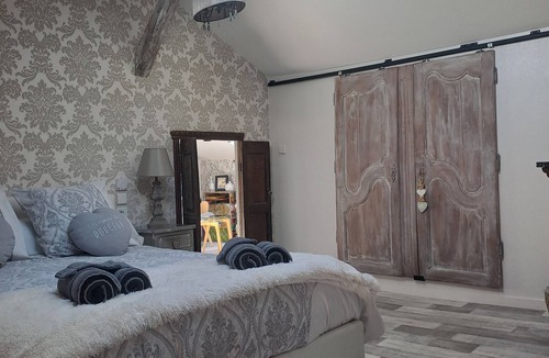 Izaut-de-l'Hotel Bed & Breakfast | Cocooning guest room