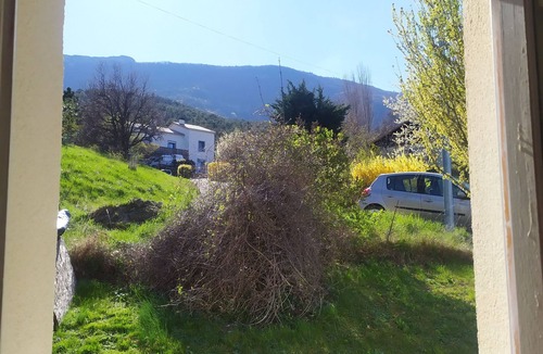 Aspremont House | Cocooning house with mountain views