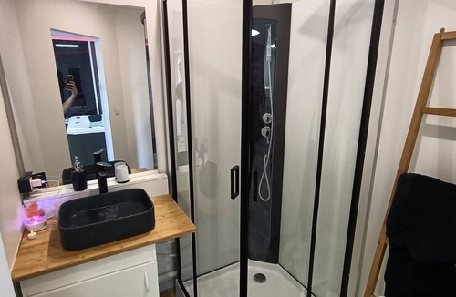Casselardit Apartment | Cocoonspa Love Room Avec Jacuzzi, Idéal Pour un Couple