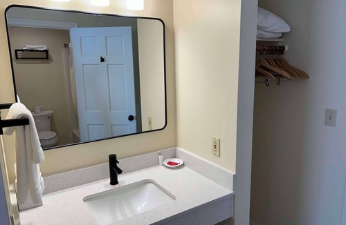 Edgecomb Hotel | Cod Cove Inn, BW Signature Collection