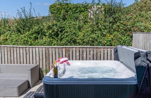 Kidwelly House | Coeden Afal