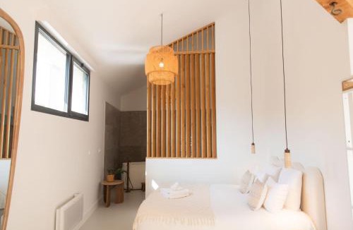 Magalas House | Coeur Cristal - Maison de maître & Ecolodge avec piscine et jardin