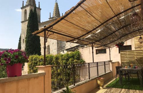 Goudargues Apartment | COEUR de GOUDARGUES! 3 ch, 3 SDB, Extérieur, CLIM