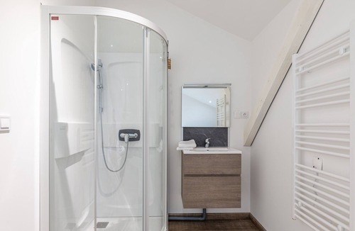 Jumieges Apartment | Coeur de Lion - One Bedroom Apartment, Sleeps 4