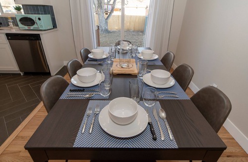 Alta Vista Area House | Coffee Lovers. King Beds. Modern Retreat! Quiet. Close to Old Town!