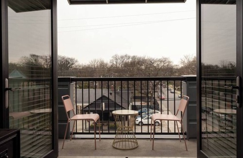 12 South Apartment | Coffee Shops, Restaurants, Bars, Salons and Boutiques, just steps away.