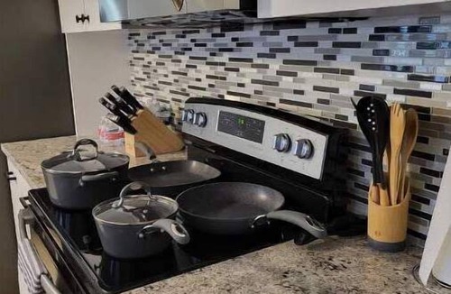 Oatmeal House | Coffee & tea bar. New appliances. Extended stays allowed. KING BED.