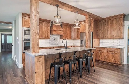 Coffeyville House | Coffeyville’s Green Gable Getaway
