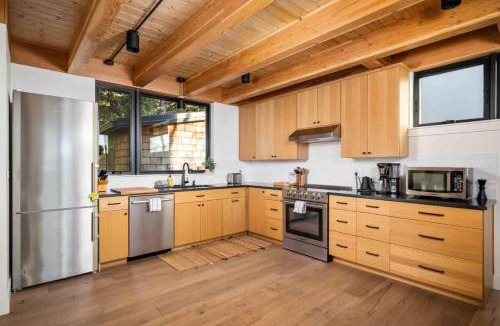 Rockaway Beach House | CoHo Vista