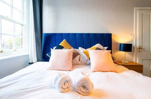 Clifton House | Cohost Partners | 4BR/2BA | Free Parking | WiFi