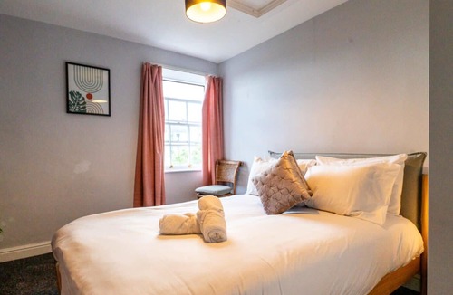 Clifton House | Cohost Partners | 4BR/2BA | Free Parking | WiFi