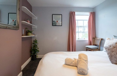 Clifton House | Cohost Partners | 4BR/2BA | Free Parking | WiFi