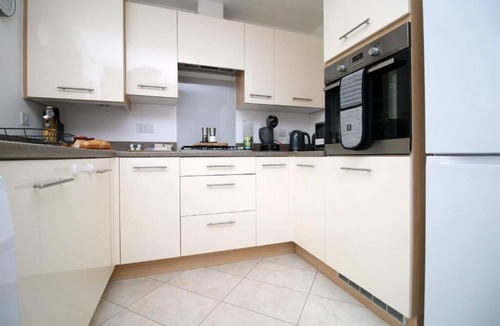 Graig House | Cohost Partners Cozy 3BR Home with Garden & Parking