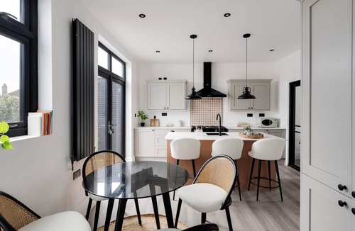 Horfield House | Cohost Partners Modern 4BR Home in Bristol