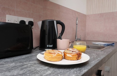 Penylan Apartment | Cohost Partners | Smart TV | 5 Min City | Parking