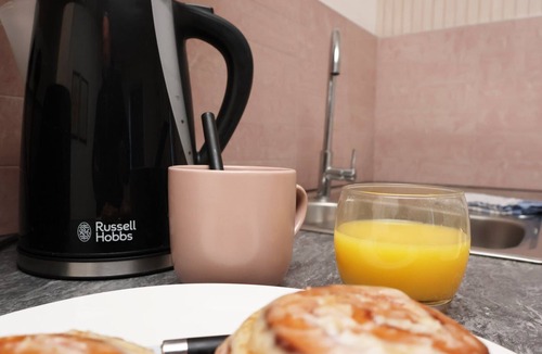 Penylan Apartment | Cohost Partners | Smart TV | 5 Min City | Parking