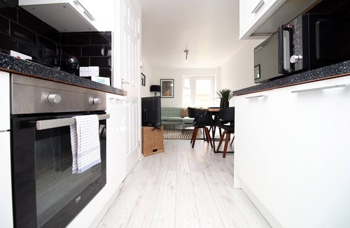 Cribbs Causeway House | Cohost Partners | Spacious 4BR Home | Free Parking