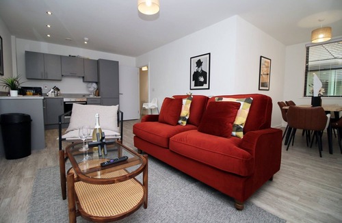 Taunton Apartment | Cohost Partners Stylish 2BR Apt | Free Parking