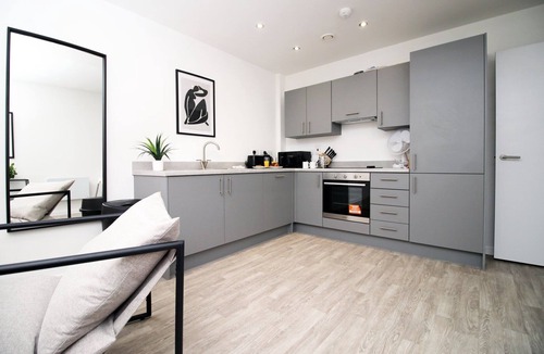 Taunton Apartment | Cohost Partners Stylish 2BR Apt | Free Parking