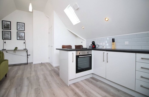 Filton House | Cohost Partners Stylish Bristol Flat With Parking