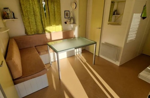 Berrias-et-Casteljau House | Coin de Nature en Ardèche sud Dans un Camping à Taille Humaine