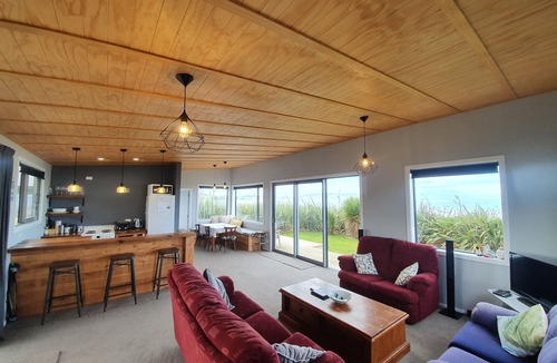 Colac Bay House | Colac Bay, Beach Front Sea Views