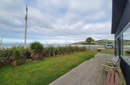 Colac Bay House | Colac Bay, Beach Front Sea Views