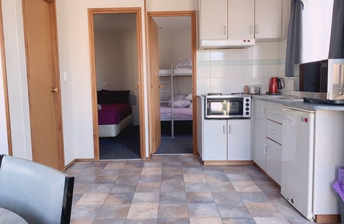 Colac West Hotel | Colac Otway Caravan & Cabin Park