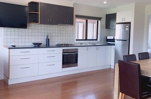 Colac West Hotel | Colac Otway Caravan & Cabin Park