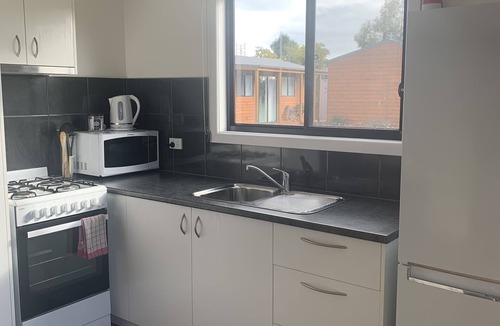 Colac West Hotel | Colac Otway Caravan & Cabin Park