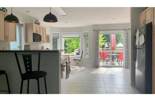 Colchester House | Colchester Harbour - Lake Erie