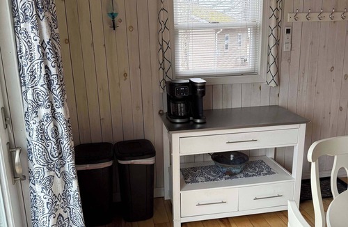 Lincoln House | Cold Stream Cottage: A Serene Lakeside Escape