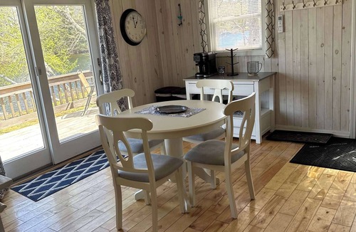 Lincoln House | Cold Stream Cottage: A Serene Lakeside Escape