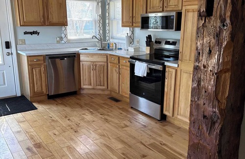 Lincoln House | Cold Stream Cottage: A Serene Lakeside Escape