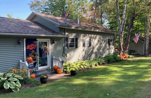 Lincoln House | Cold Stream Cottage: A Serene Lakeside Escape