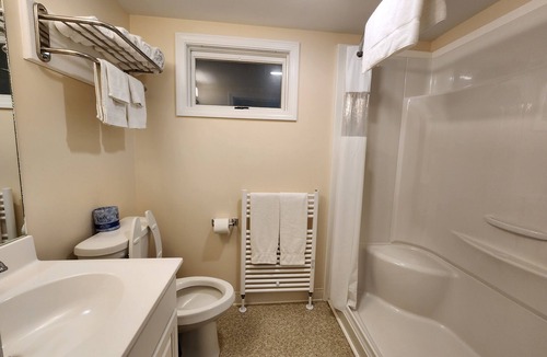 Colebrook Hotel | Colebrook C.C. & Motel