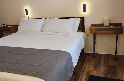 Colebrook Hotel | Colebrook C.C. & Motel