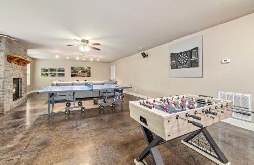Bentonville House | Coler Cottage- Half mi to Coler MTB Trail-Game Room