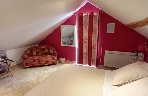 Les Ulmes Bed & Breakfast | Colibri is a room on the 1st floor for 2 people with its own entrance,