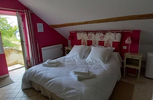 Les Ulmes Bed & Breakfast | Colibri is a room on the 1st floor for 2 people with its own entrance,