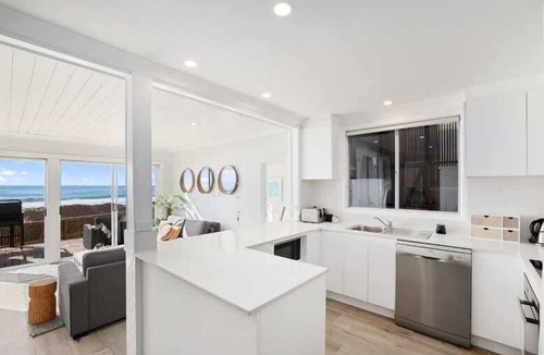 Collaroy Beach Apartment | Collaroy Beachfront Hideaway - New Listing