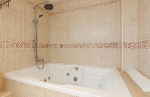 Collbato House | Collbato Resort