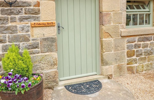 Longnor House | COLLECTING YARD, pet friendly, with open fire in Longnor