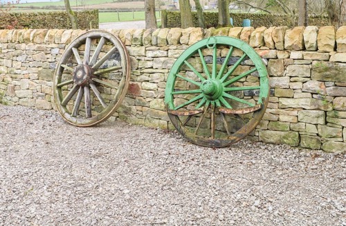 Longnor House | COLLECTING YARD, pet friendly, with open fire in Longnor