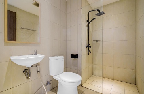 Bendungan Hilir Hotel | Collection O near Stadion Utama Gelora