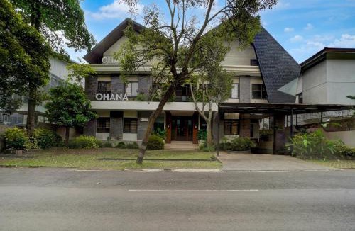 Binong Hotel | Collection O near Universitas Pelita Harapan formerly Ohana Residence Karawaci