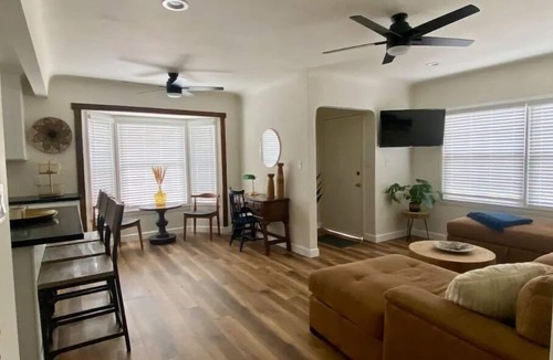 Bonita House | College Cottage