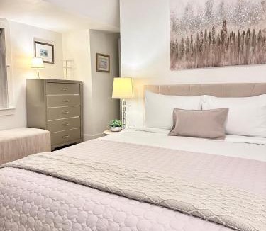 College Hill Apartment | College Hill 2BR, Academic Visits, Free Parking, Walk to Brown and RISD