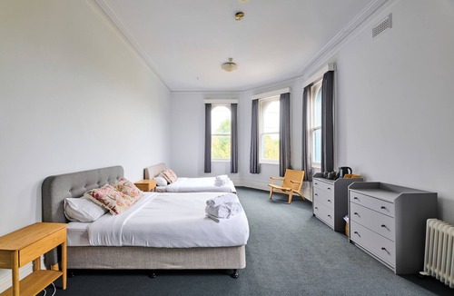 Prahran Hostel | College Lawn Hotel - Hostel