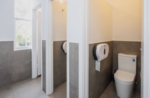 Prahran Hostel | College Lawn Hotel - Hostel